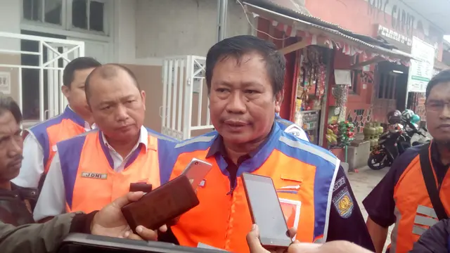 Kepala Daop 2 Bandung, Saridal, saat peninjauan lokasi di Garut