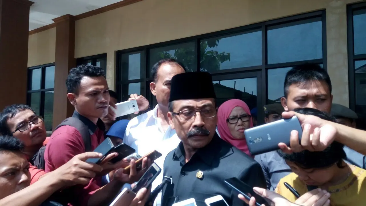 MutasiAlasan Bupati Cirebon Mutasi Sekda yang Berujung Penolakan