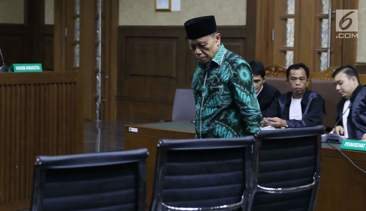 Mantan anggota Komisi XI DPR RI, Amin Santono bersiap menjalani sidang pembacaan tuntutan di Pengadilan Tipikor, Jakarta, Senin (21/1). Amin terdakwa penerimaan suap terkait pembahasan tambahan anggaran APBN P 2018. (Liputan6.com/Helmi Fithriansyah)
