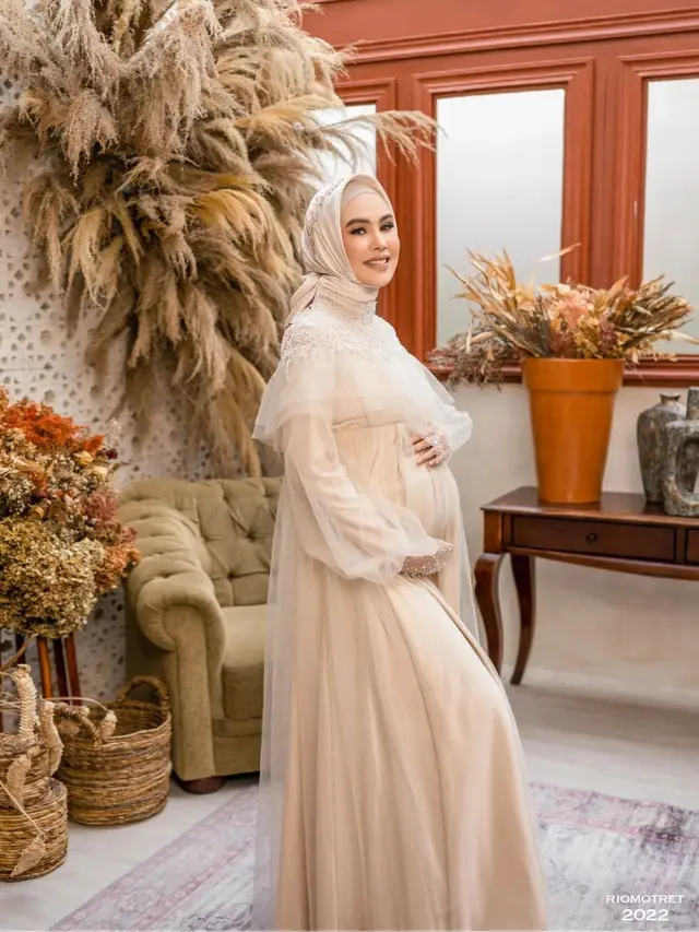 Segera Melahirkan, Ini 7 Potret Baby Bump Kartika Putri yang Curi Perhatian