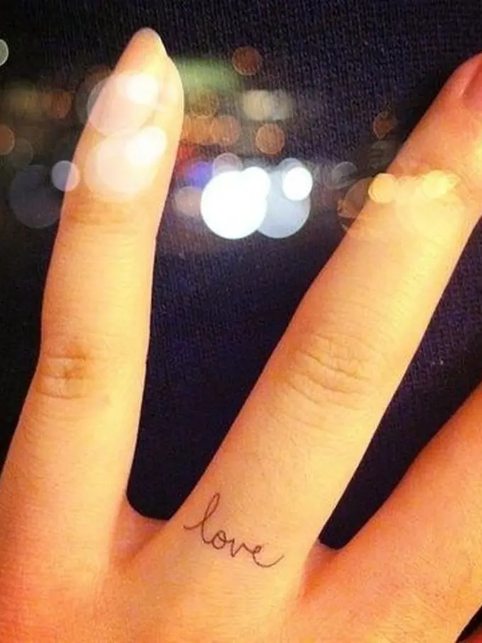 22 Inspirasi Tato yang Bisa Jadi Alternatif Lain Cincin Kawin