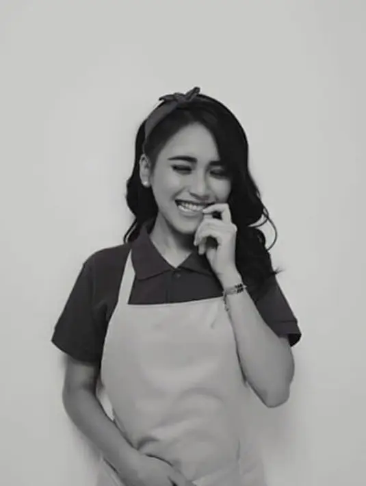 Ayu pun berangan-angan nantinya bisa beradu akting dengan aktor idolanya. Ayu Ting Ting berujar ingin sekali beradu akting dengan sosok Reza Rahadian yang kualitas aktingnya tidak perlu diragukan lagi. (Foto: instagram.com/ayutingting92)