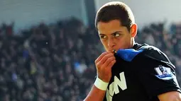 Selebrasi gol striker Manchester United asal Meksiko Javier Hernandez di laga lanjutan EPL melawan Stoke City di Britannia Stadium, 24 Oktober 2010. MU unggul 2-1. AFP PHOTO / Adrian Dennis