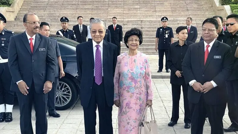 Mahathir Mohamad dan istri, Siti Hasmah.