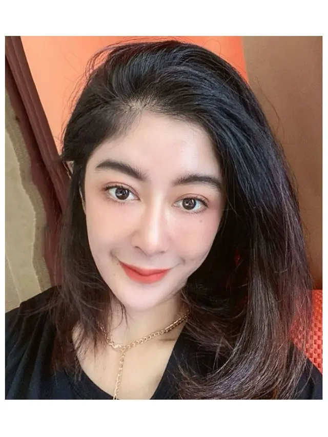 6 Potret Uut Permatasari dengan Makeup Natural, Tuai Pujian