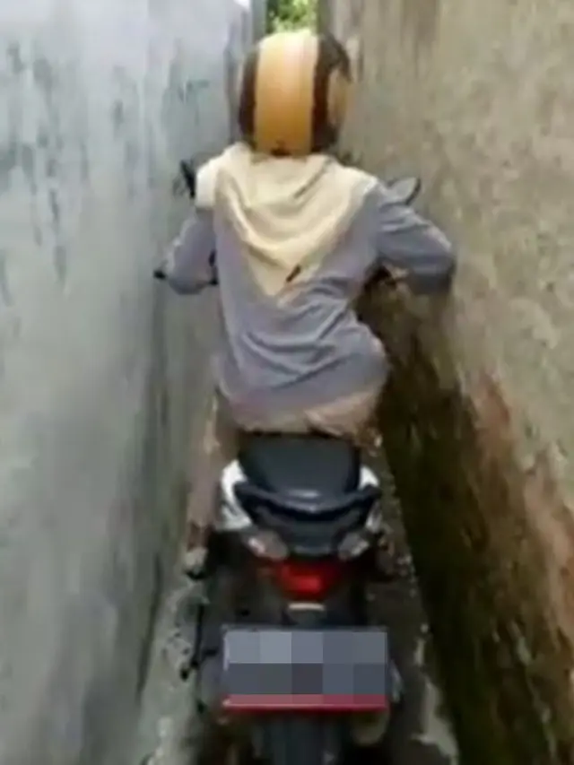 6 Potret Gang Sempit Ini Bikin Pengguna Jalan Geleng Kepala