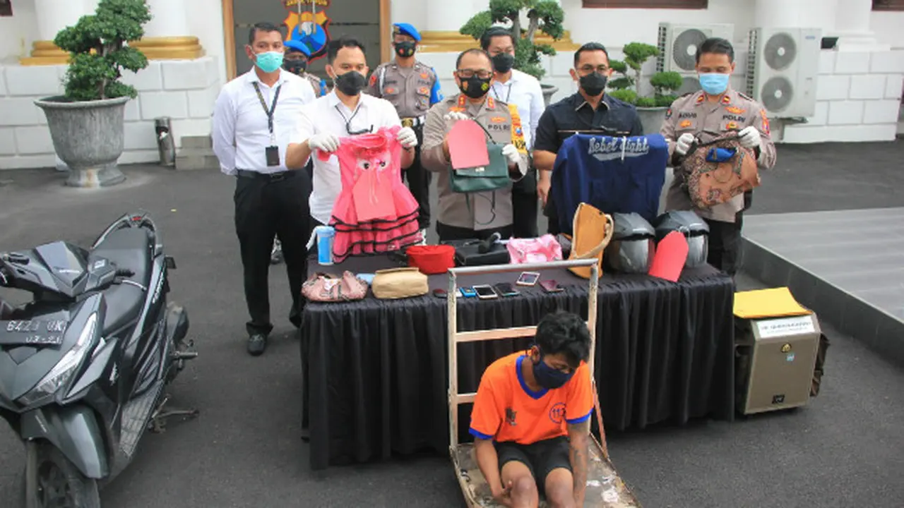 Polisi di Surabaya menangkap pelaku jambet ibu dan anak. Polisi juga menindak tegas pelaku dengan memberikan timah panas. (Foto: Dok Istimewa)