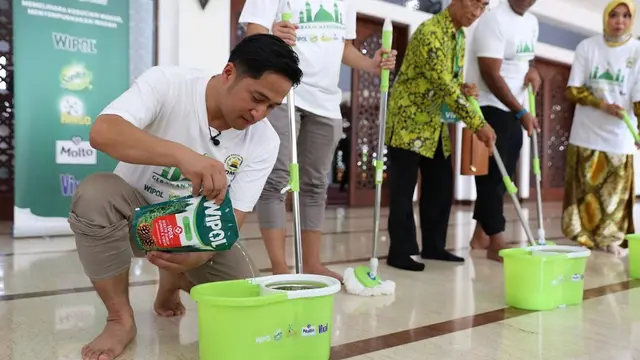 Menutup ‘Gerakan Masjid Bersih 2024’, Unilever Indonesia dan DMI Gelar Kegiatan Bersih-Bersih di Masjid Akbar Kemayoran