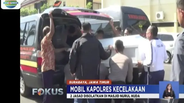 Dalam sholat jenazah ini, turut serta Kapolda Jatim Irjen Pol Luki Hermawan, Wakapolda Jatim Brigjen Pol M Iqbal.