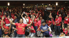 Bola.com mengadakan nonton bareng laga liga Inggris antara Chelsea melawan Liverpool di Summarecon Mal Bekasi, Sabtu (31/10/2015). 
