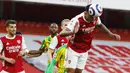 Pemain Arsenal, Gabriel, menyundul bola saat melawan West Bromwich Albion pada laga Liga Inggris di Stadion Emirates, Senin (10/5/2021). Arsenal menang dengan skor 3-1. (AP/Frank Augstein, Pool)