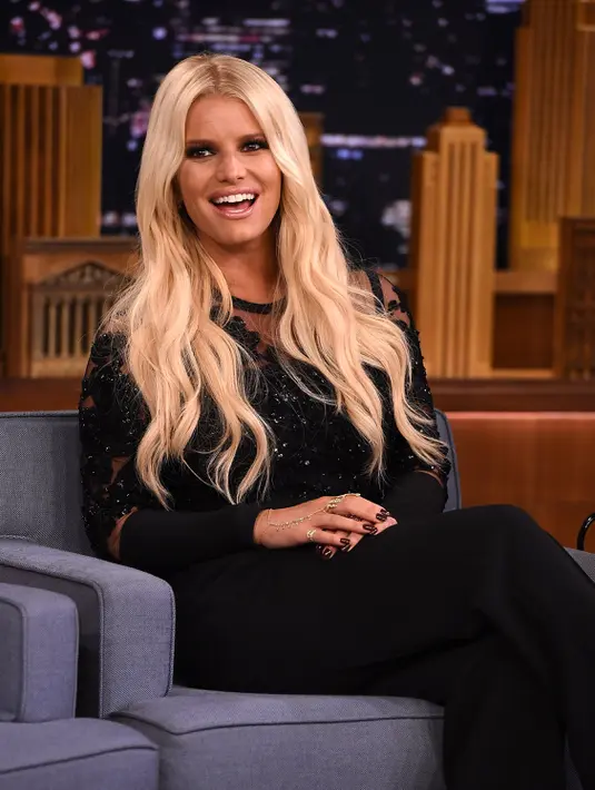 Demi menuruti siasat obsesi memiliki ukuran payudara yang besar, Jessica Simpson rela merogoh kocek ratusan juta untuk lakukan operasi. (AFP/Bintang.com)
