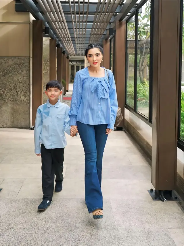 6 Gaya Kasual Ashanty dan Krisdayanti di Ultah ke-2 Azura, Tampil Simpel tapi Elegan