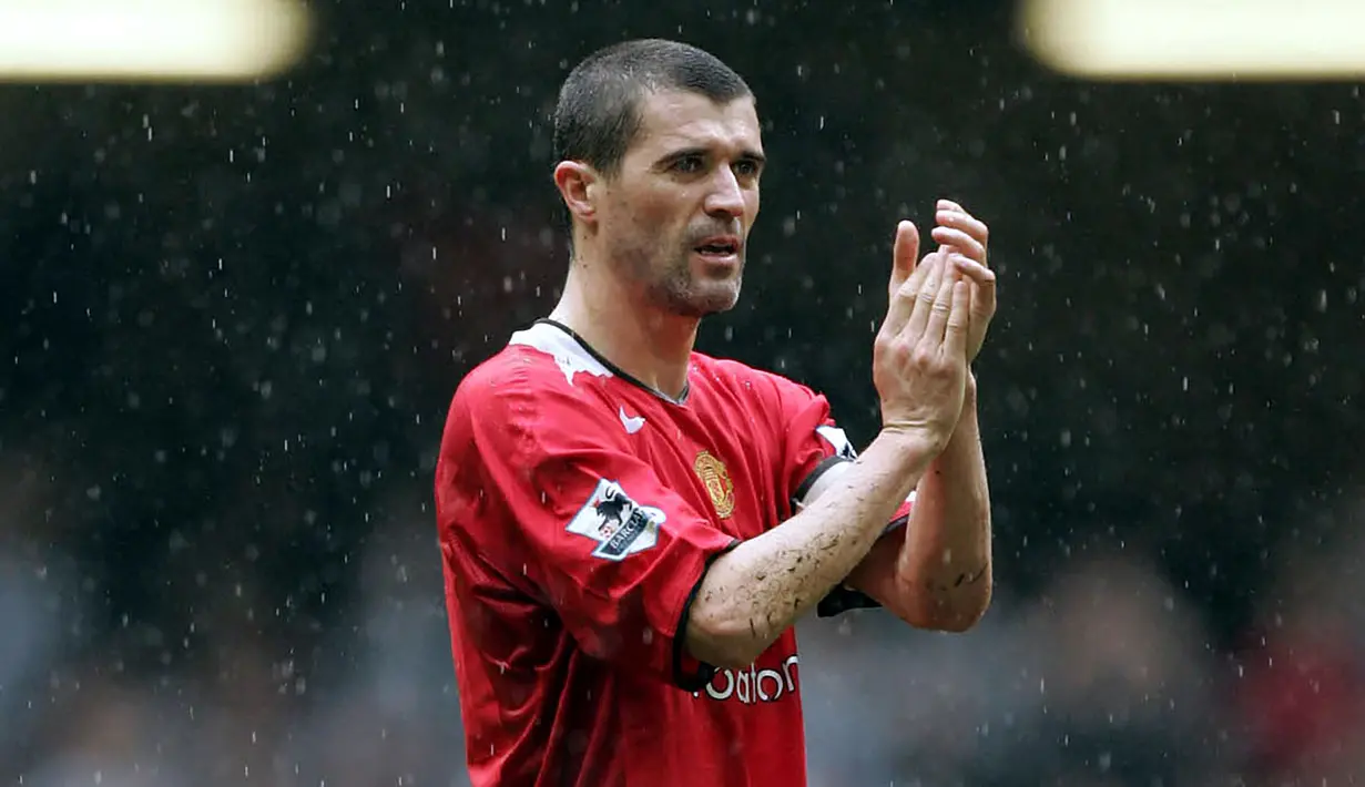 1. Roy Keane - Pemain yang pernah membela Manchester United ini begitu ditakuti karena permainannya yang mengerikan. Salah satu tekel mengerikan Roy Keane dilakukan pada Alf Inge Haaland dan terpaksa membuat pemain tersebut pensiun dini akibat cidera tekel. (AP Photo/Jon Super)