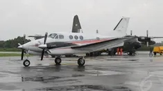 Pesawat jenis Cessna asal Singapura saat diamankan di Pangkalan Udara (Lanud) Supadio, Pontianak, Kalimantan Barat, Selasa (28/10/2014). (Liputan6.com/Raden AMP)