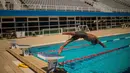 Ibrahim al-Hussein sedang berlatih untuk persiapan Tokyo Paralimpics Game 2020 di Olympic Aquatic Centre, Athena. Ia menyatakan tak pernah membayangkan akan berenang di tempat idola Olimpiadenya memecahkan rekor. (Foto: AFP/Angelos Tzortzinis)