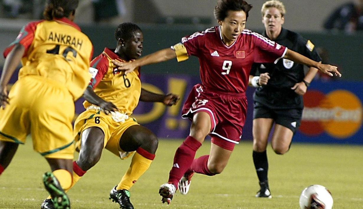 Sun Wen adalah legenda sepakbola China. Sun Wen meraih Golden Ball dan Golden Boot Piala Dunia Wanita 1999. Ia juga dianugerahi gelar Pesepakbola Wanita Terbaik Abad Ini oleh FIFA. (AFP/Hector Mata)