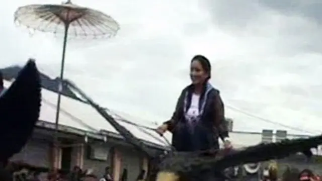 Dede Yusuf Diarak Keliling Pasar