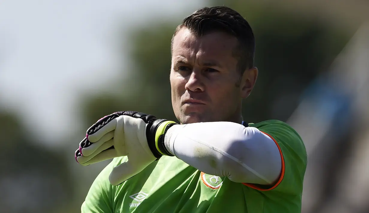 9. Shay Given - Mantan Kiper Newcaste United tersebut punya kebiasaan yang aneh. Sebelum merumput ia akan selalu membawa botol yang diyakini berisi air suci dan ditempatkan dibelakang gawang. (AFP/Miguel Medina)