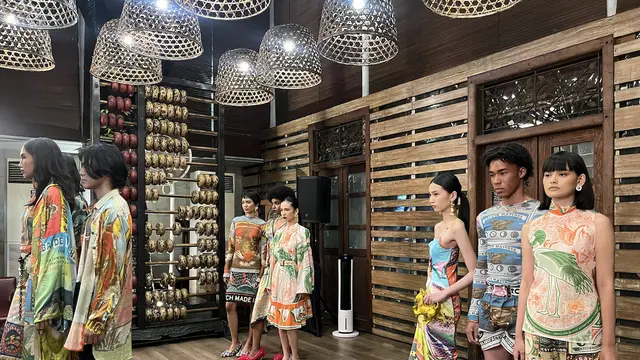 Salah satu fitur yang paling menarik dalam peluncuran koleksi Resort 2025 adalah format "see now buy now"