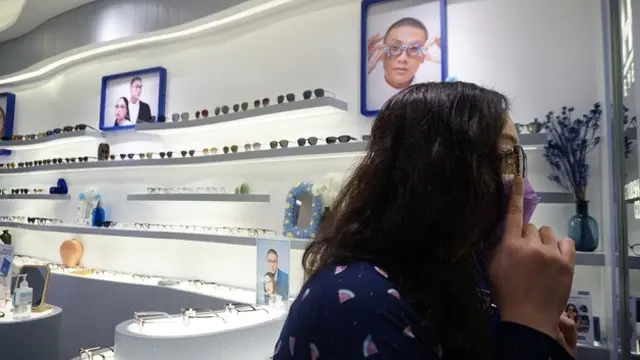 Koleksi Kacamatanya Sangat Lengkap