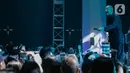 Penyanyi Marcell saat tampil dalam konser yang bertajuk 'rindu kamu yang dulu' di The Pallas SCBD, Jakarta, Jumat (14/2/2020). Dalam penampilannya, Marcell membawakan 10 lagu seperti Satu Mimpiku, Jangan Pernah Berubah, dan Hanya Memuji. (Liputan6.com/Faizal Fanani)
