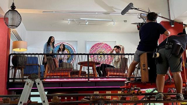 Main Film Bareng, Ini 6 Momen Reza Rahadian dan Michelle Ziudith saat Syuting