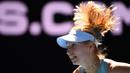 Pada pembukaan turnamen Yarra Valley Classic yang diselenggarakan di Melbourne, Daria Gavrilova bertemu dengan Serena Williams yang mana pernah menduduki peringakt nomor satu dunia. (Foto: AFP/William West)