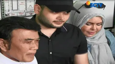 Ridho dijemput langsung bersama Rhoma Irama dan istri.