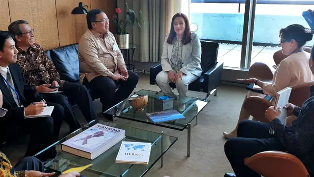 Menteri Bambang Brodjonegoro bersama  Presiden Majelis Umum PBB Maria Fernanda Espinoas Garces.
