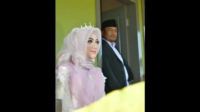 [Bintang] Pernikahan Kepala Desa di Lhokseumawe Viral, Fokus Sama Wajah Pengantin Wanitanya