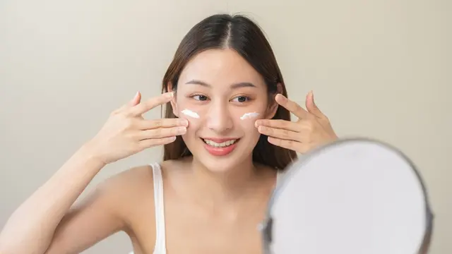 15 Cara Meratakan Kulit Belang Akibat Terbakar Sinar Matahari, Nggak Perlu Galau Lagi