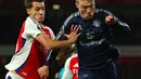 Laga kedua tim berlangsung ketat dan sengit. Hingga akhir babak pertama, Arsenal dan Manchester United bermain imbang 0-0. (Adrian Dennis/AFP)