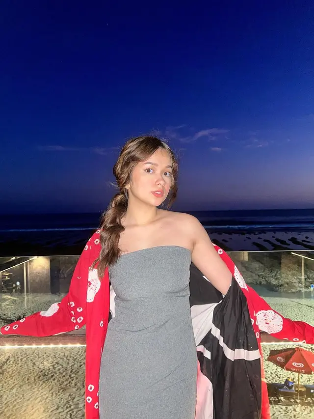 Link video mirip Rebecca Klopper dicari netizen, Ini 6 gaya liburan pacar Fadly Faisal (Foto: Instagram rklopperr)
