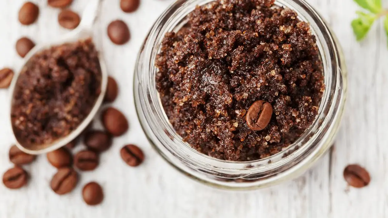 Eksfoliasi Kulit dengan Scrub Biji Kopi