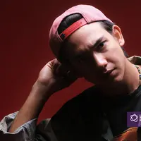 Eksklusif Adipati Dolken (Foto: Adrian Putra, Stylist: Indah Wulansari, Di: Iqbal Nurfajri/Bintang.com)