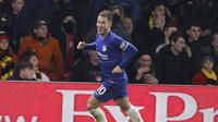 Selebrasi gol Eden Hazard usai mencetak gol kedua pada menit ke-58 lewat tendangan penalti pada laga lanjutan Premier League yang berlangsung di Stadion Vicarage Road, Watford, Rabu (24/12). Pasukan Maurizio Sarri menang 2-1 atas Watford. (AFP/AP)