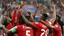 Para pemain Panama merayakan gol bunuh diri yang dilakukan bek Tunisia, Yassine Meriah, pada laga grup G Piala Dunia di Mordovia Arena, Saransk, Kamis (28/6/2018). Tunisia menang 2-1 Panama. (AP/Darko Bandic)