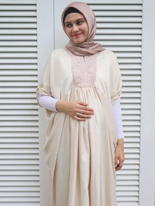 (Instagram/zeezeeshahab)