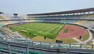 Penampakan Stadion Gelora Bung Tomo, Surabaya, sehari menjelang pembukaan Piala Dunia U-17 2023. (Bola.com/Muhammad Adi Yaksa)