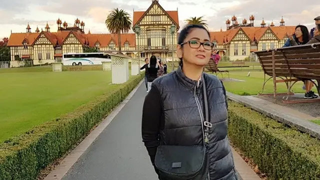 6 Pesona Vina Panduwinata, Tetap Awet Muda di Usia 61 Tahun