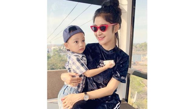 7 Potret Uut Permatasari, Awet Muda Makin Kayak ABG