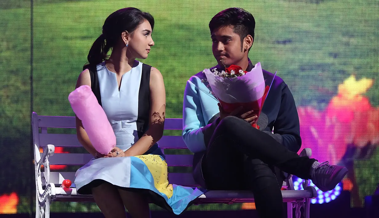 Yang ditunggu-tunggu oleh Irish Bella dalam acara SCTV Music Awards 2017 adalah bisa bertemu dengan idolanya, Dua Lipa. Penyanyi Inggris keturunan Albania. (Bambang E. Ros/Bintang.com)