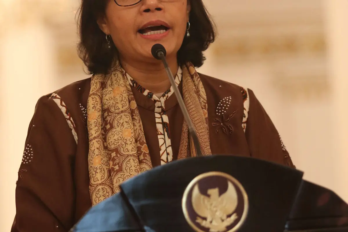 Sah, Jokowi Teken Aturan THR dan Gaji ke-13 PNS