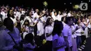 Karyawan EMTEK Group beragama Nasrani menghadiri Perayaan Natal Persekutuan Doa SCTB - Emtek Group 2019 di Studio 6 Emtek City, Jakarta, Kamis (19/12/2019). Acara yang juga diisi Agnez Mo Christmas Concert – The Greatest Love ini akan disiarkan pada 24 Desember di SCTV. (Liputan6.com/Johan Tallo)