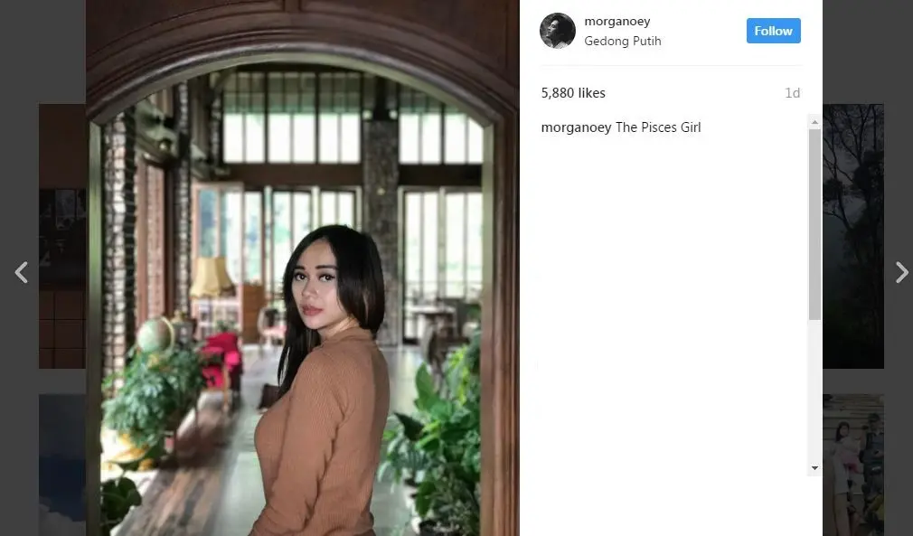 Aura Kasih kompak pamer pose senada dengan Morgan Oey. [foto: instagram]