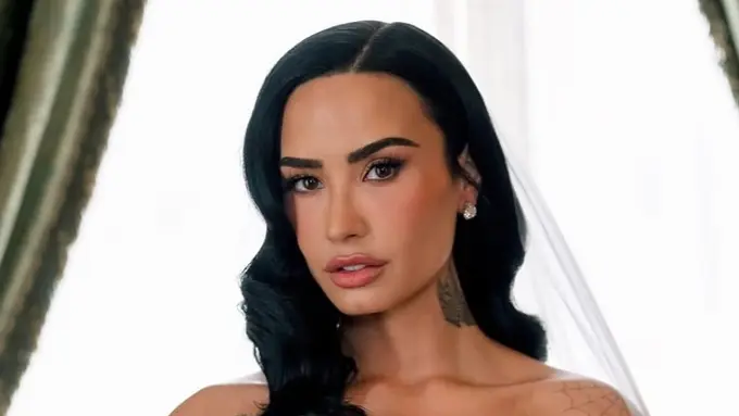 Demi Lovato di Hari Pernikahannya Bersama Jordan Lutes