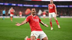 Di babak pertama, Benfica unggul lewat hattrick Vangelis Pavlidis pada menit ke-2, 22, dan 30. (PATRICIA DE MELO MOREIRA/AFP)