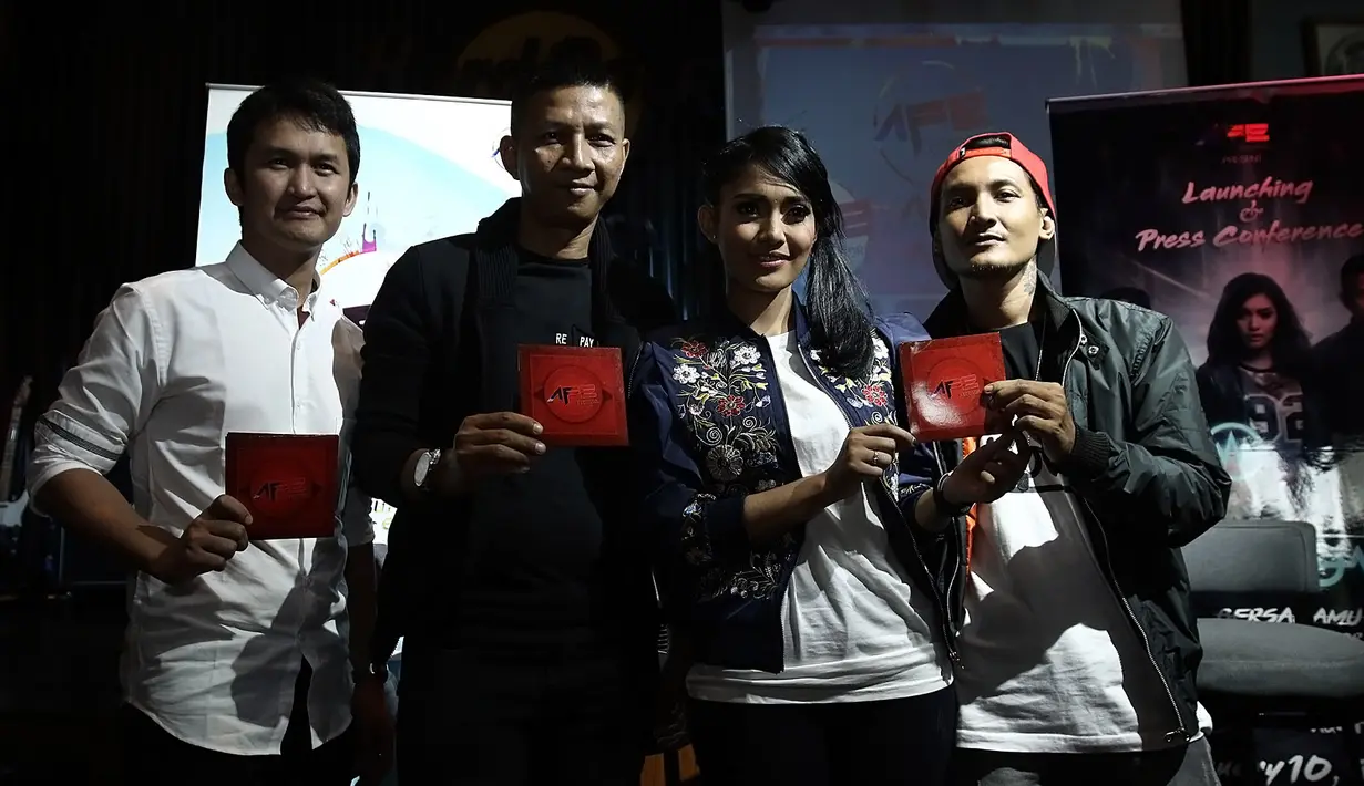 "Antara label yang baru ini dan labelnya Ungu saling bersinergi kok, kan nggak mungkin kalau nggak izin kan. Jadi pihak label yaa sinergi masalah jadwal dan lain-lain," tambahnya. (Bambang E. Ros/Bintang.com)