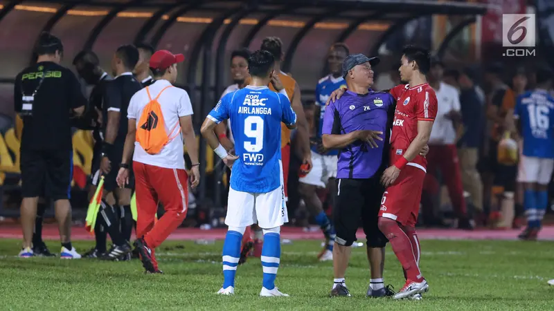 Momen Persahabatan di Laga Persija vs Persib